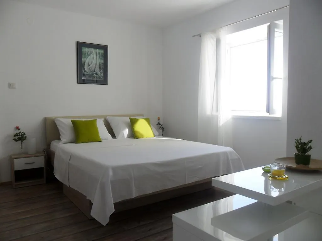 Apartments & Room Paula Stobreč Gasthuis